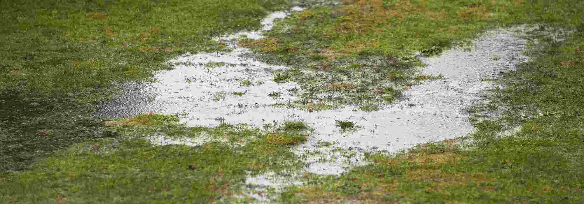 Tutto quello che c'è da sapere sul drenaggio del terreno in giardino