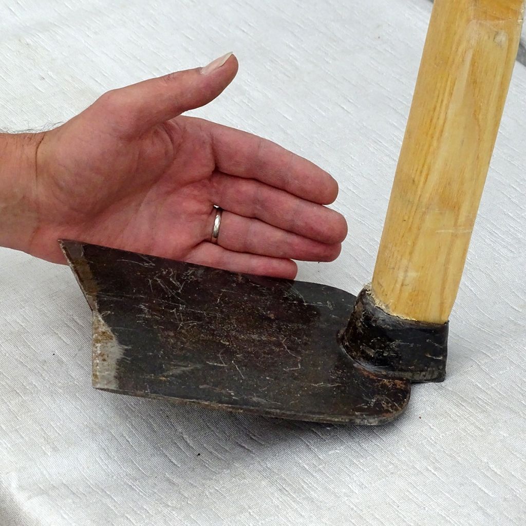 Houe plate en acier forgé - Gamme Artisanale Gschwind